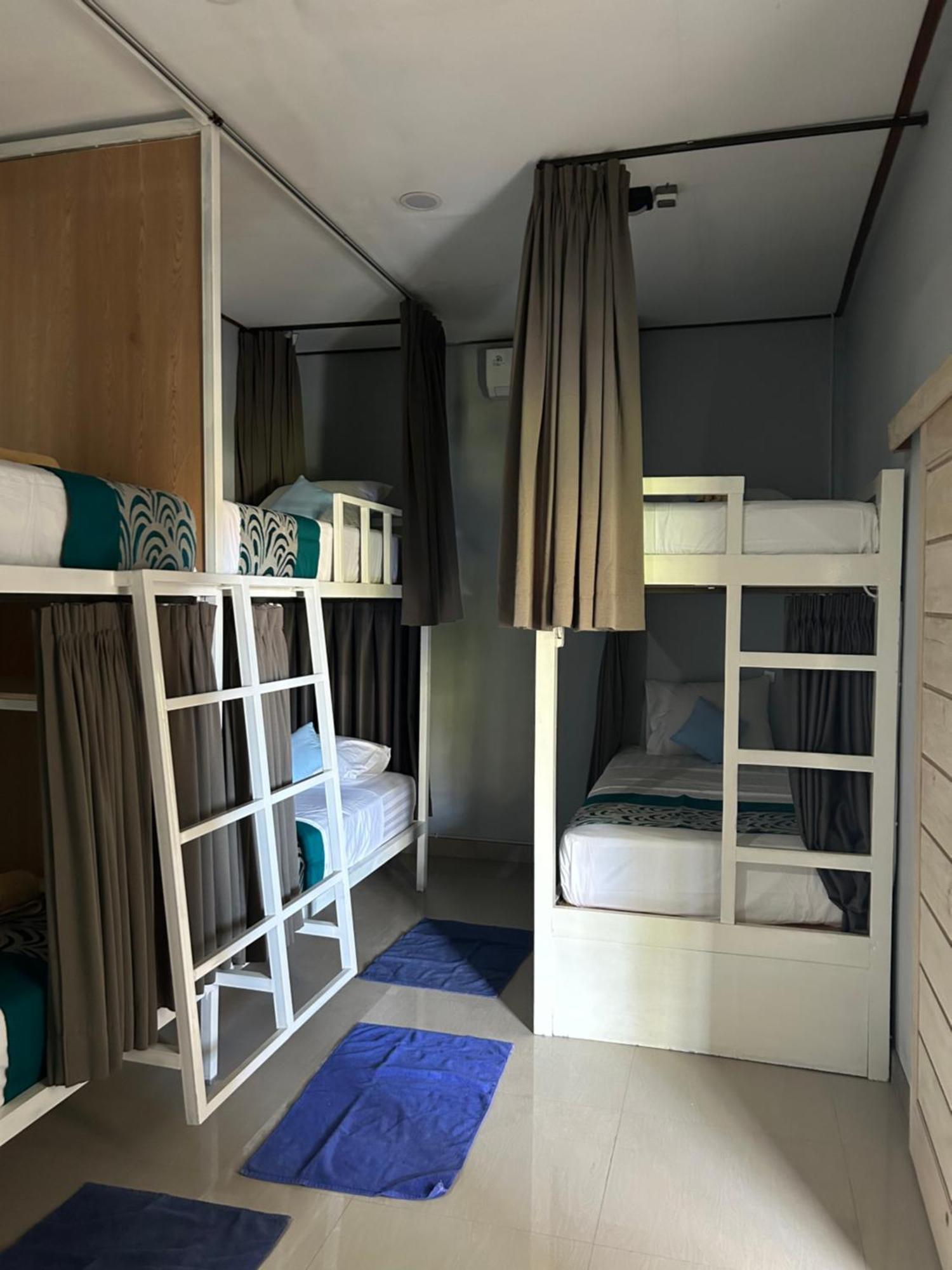 Blue Waves Hostel Amed Ambat ภายนอก รูปภาพ
