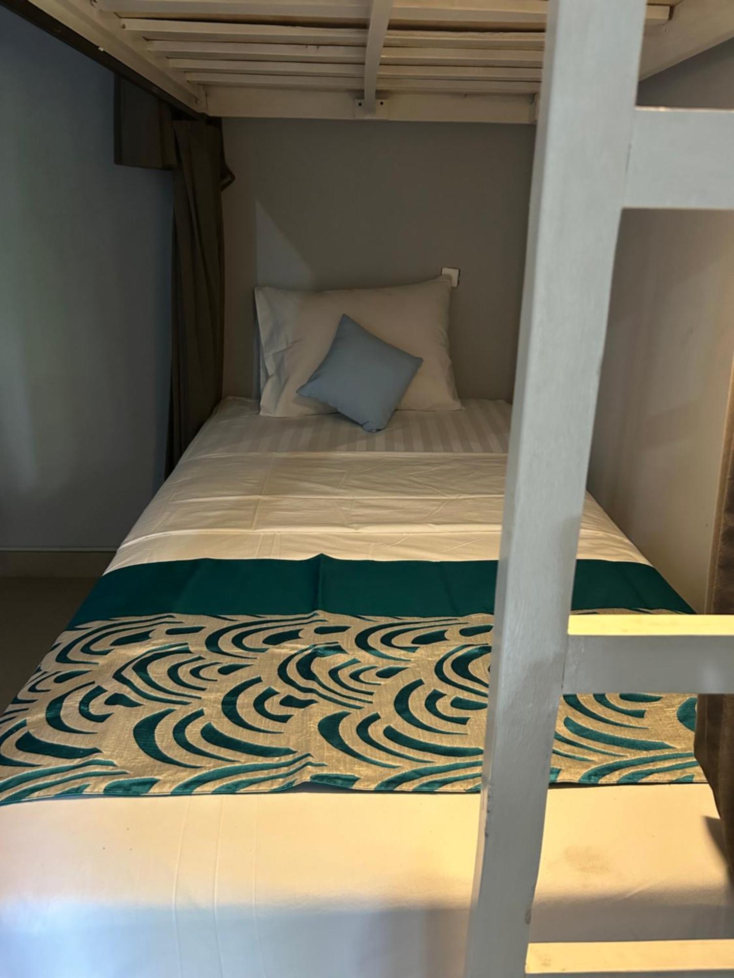 Blue Waves Hostel Amed Ambat ภายนอก รูปภาพ