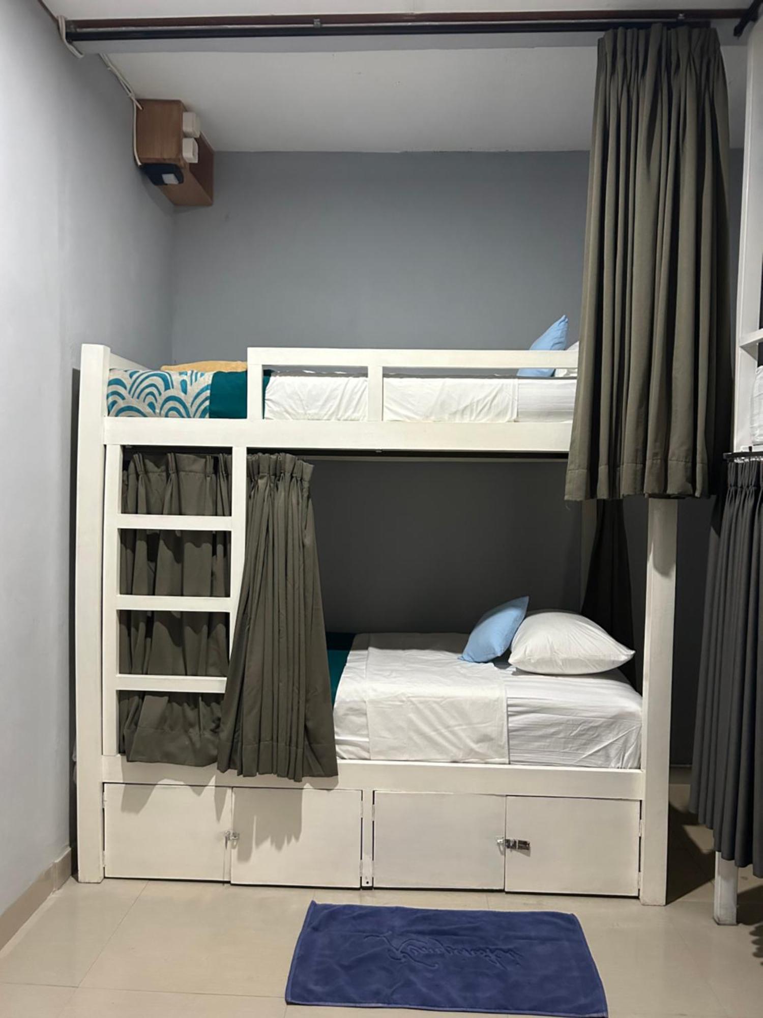 Blue Waves Hostel Amed Ambat ภายนอก รูปภาพ