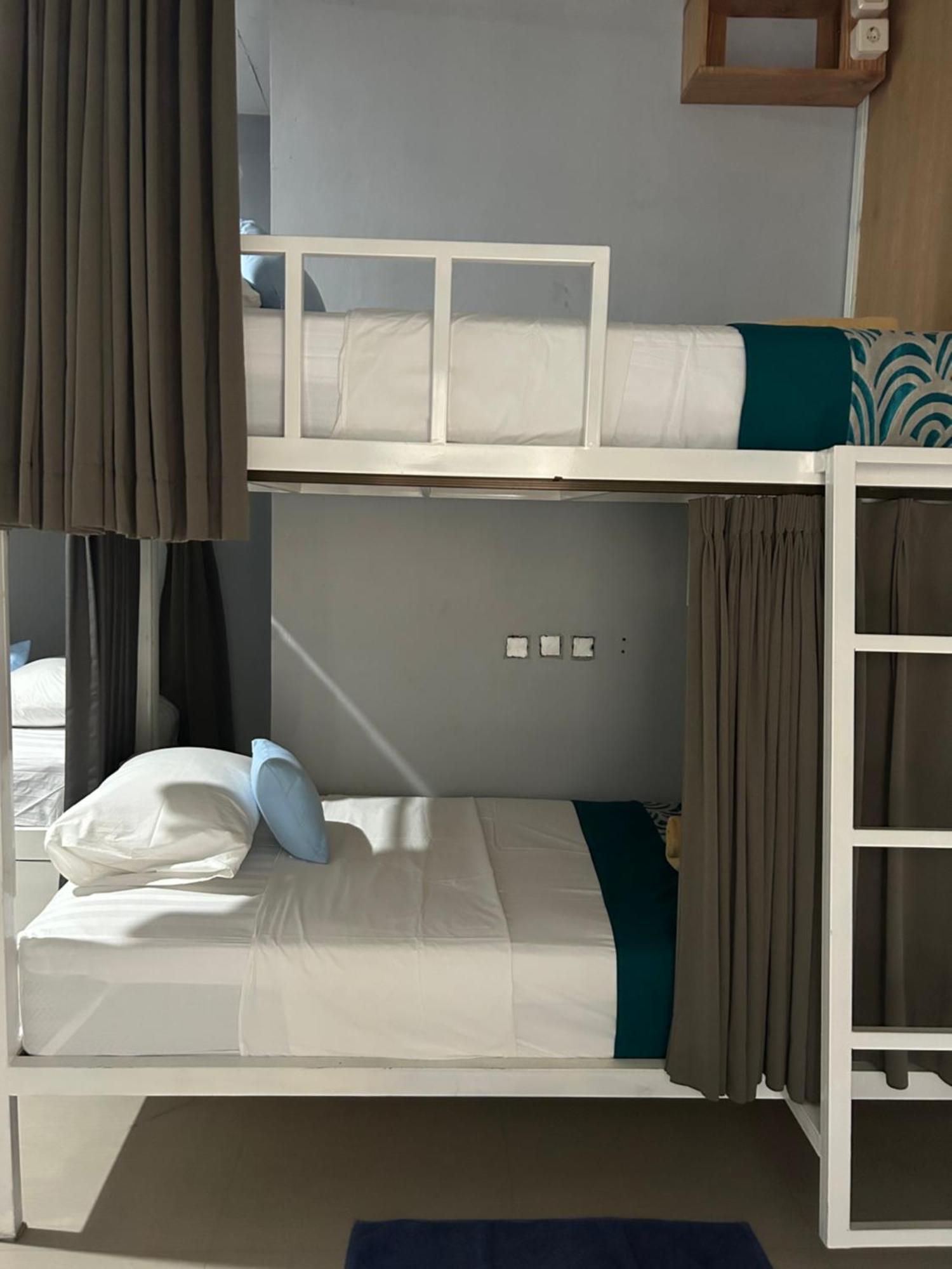 Blue Waves Hostel Amed Ambat ภายนอก รูปภาพ