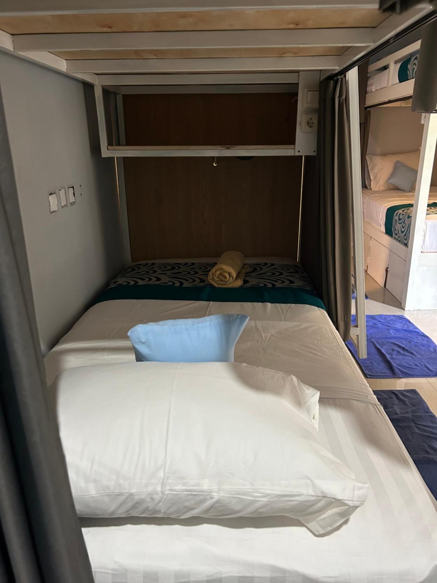 Blue Waves Hostel Amed Ambat ภายนอก รูปภาพ