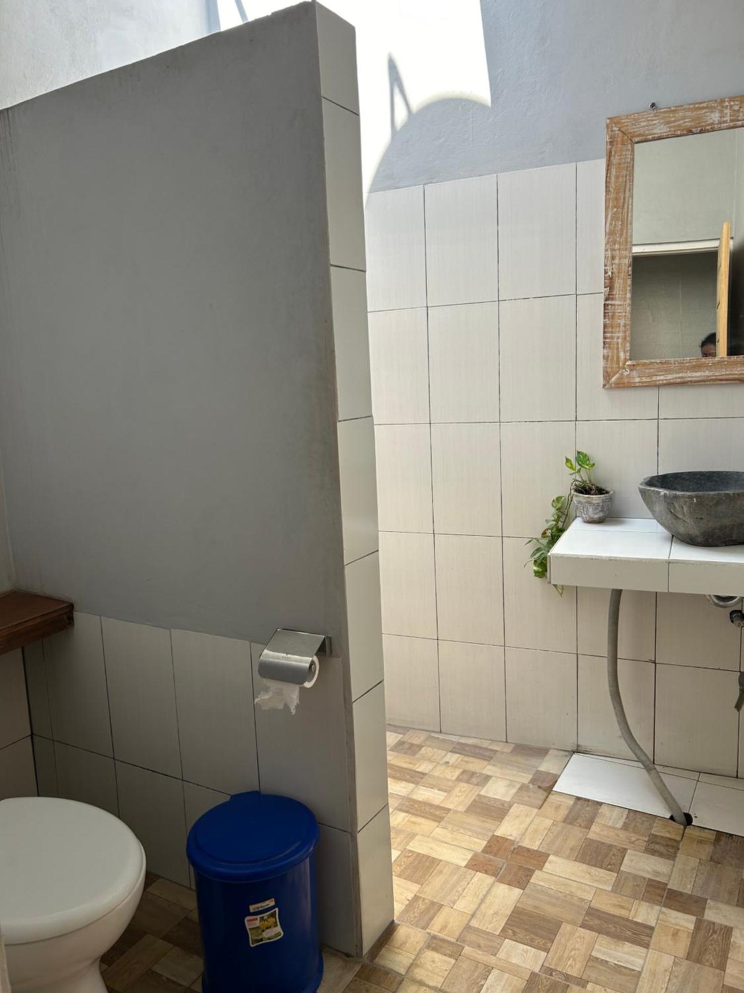 Blue Waves Hostel Amed Ambat ภายนอก รูปภาพ