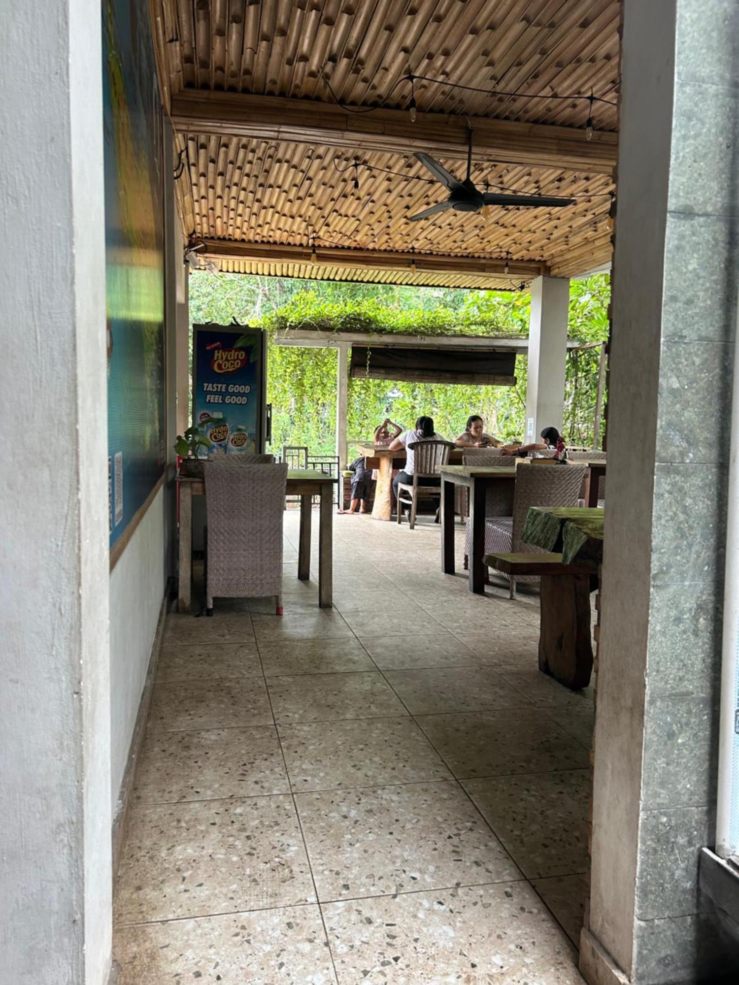 Blue Waves Hostel Amed Ambat ภายนอก รูปภาพ