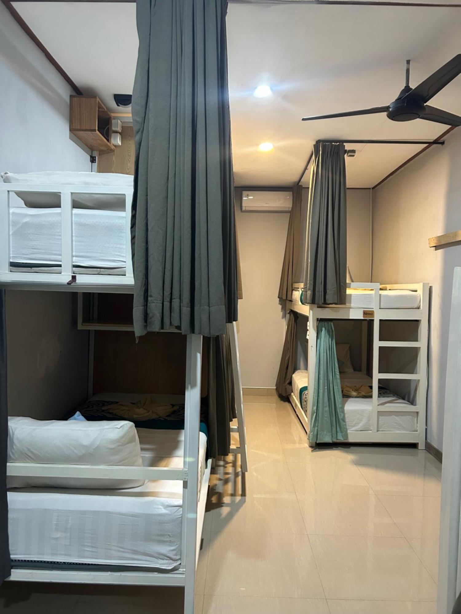Blue Waves Hostel Amed Ambat ภายนอก รูปภาพ