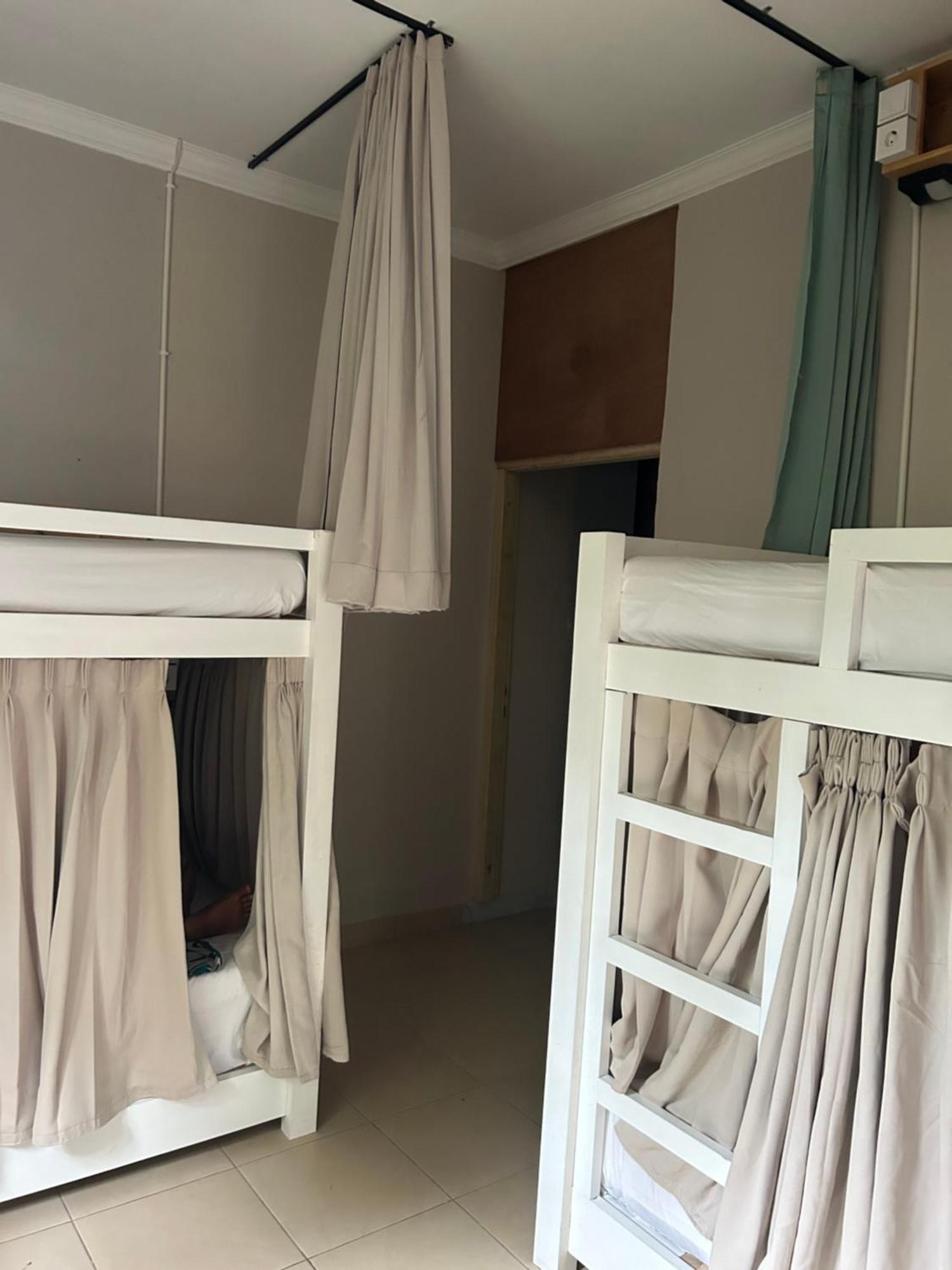 Blue Waves Hostel Amed Ambat ภายนอก รูปภาพ