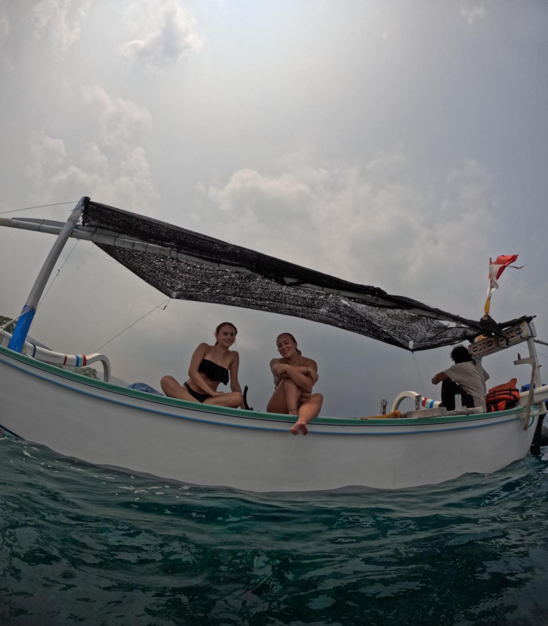 Blue Waves Hostel Amed Ambat ภายนอก รูปภาพ